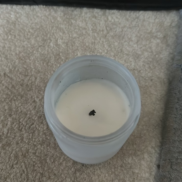 Bath and body works single wick candle - Picture 3 of 5